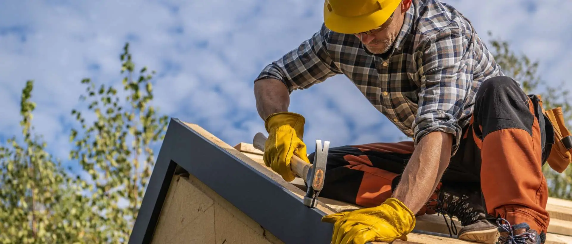 When to Call a Roofing Contractor for Roof Repairs