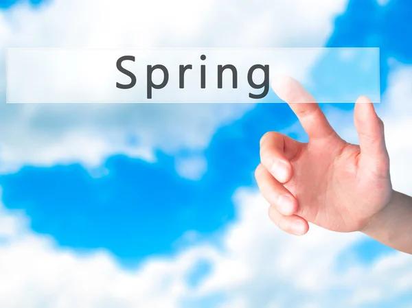 Choosing the Right HVAC Technician for Spring Cooling Repairs