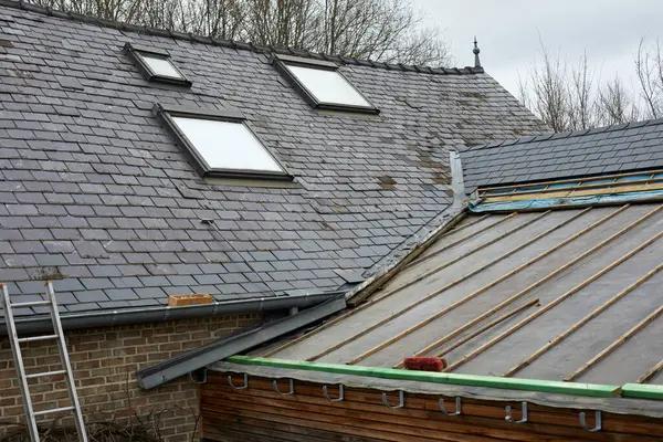Top Signs You Need a Trusted Seattle Roofer This Year