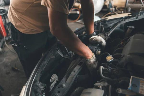 Keep Your Car Running Smoothly with oil change Concord